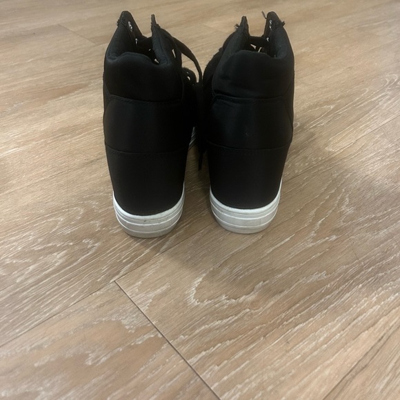 GUESS Faster Women’s Black Wedge Sneakers with Silver Zippers - Picture 5 of 9